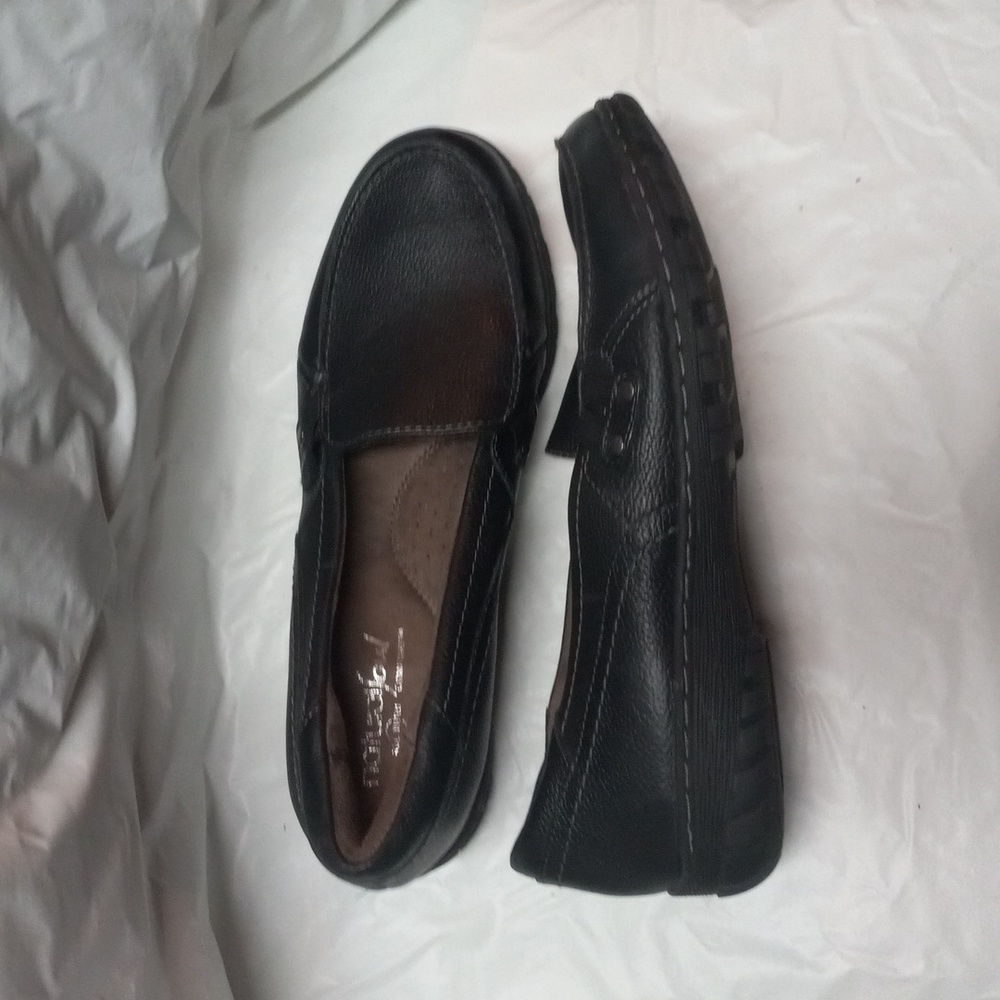 Natural Soul Womens Black Leather Slip On Loafers Size 7.5